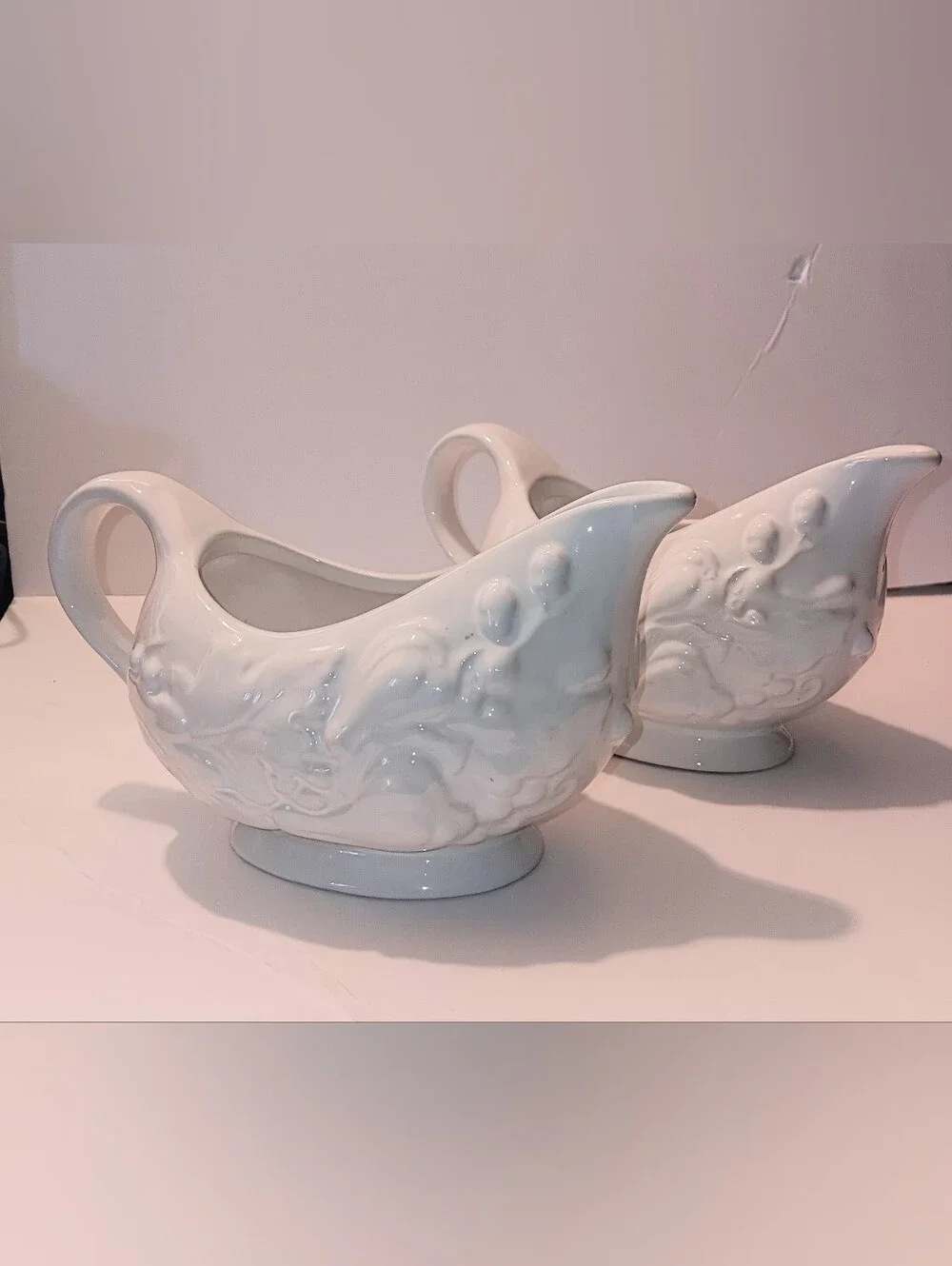 New In Box Gallery Vintage Lace Gravy Sauce Boat Linen Stoneware Set Of 2